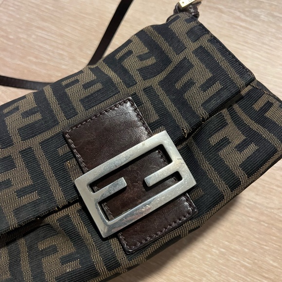 RARE Vintage Fendi Mini Mama Baguette in Brown and Black Logo Monogram Bag - Picture 4 of 12